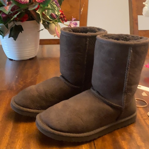 UGG AUSTRALIA CLASSIC SHORT 5825. - Picture 6 of 16